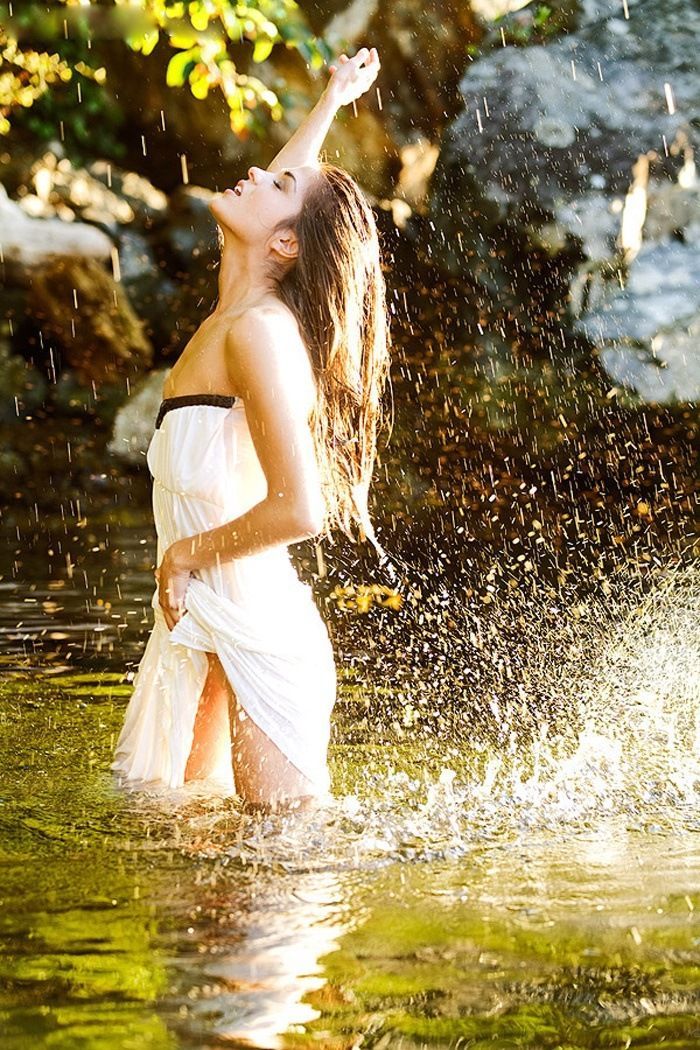 Marie Avgeropoulos in Nouakchott