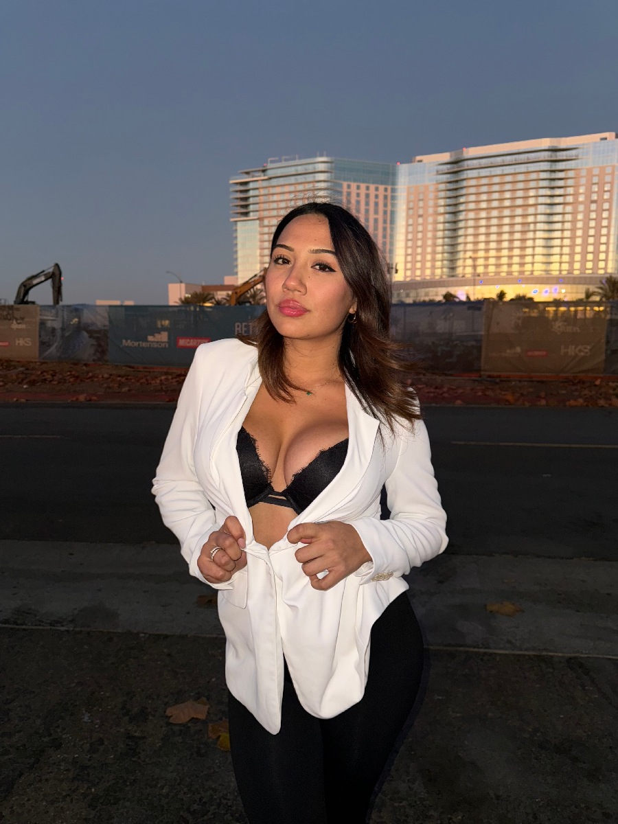 Take a pause and enjoy Ali Cruz — streaming from Nouakchott