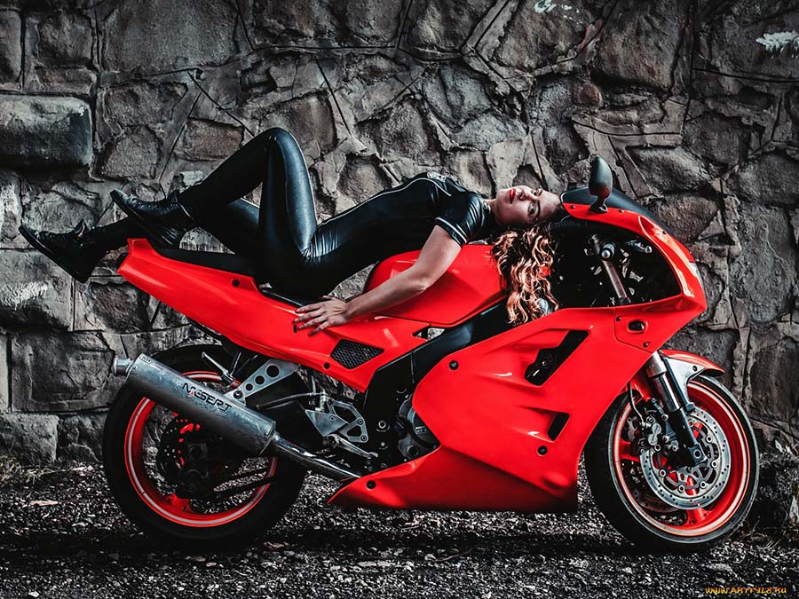 Beautiful girl Beautiful girls and motorcycles in Nouakchott