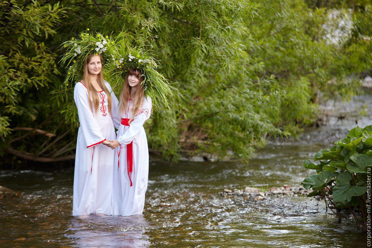 Women in Slavic costumes in Nouakchott