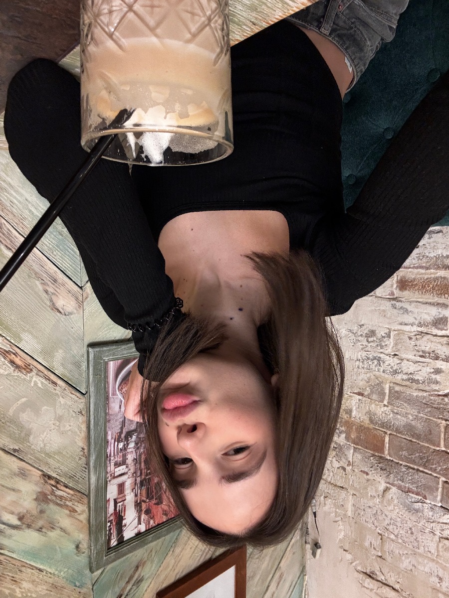 Fresh photos, fresh mood — Tina online in Nouakchott